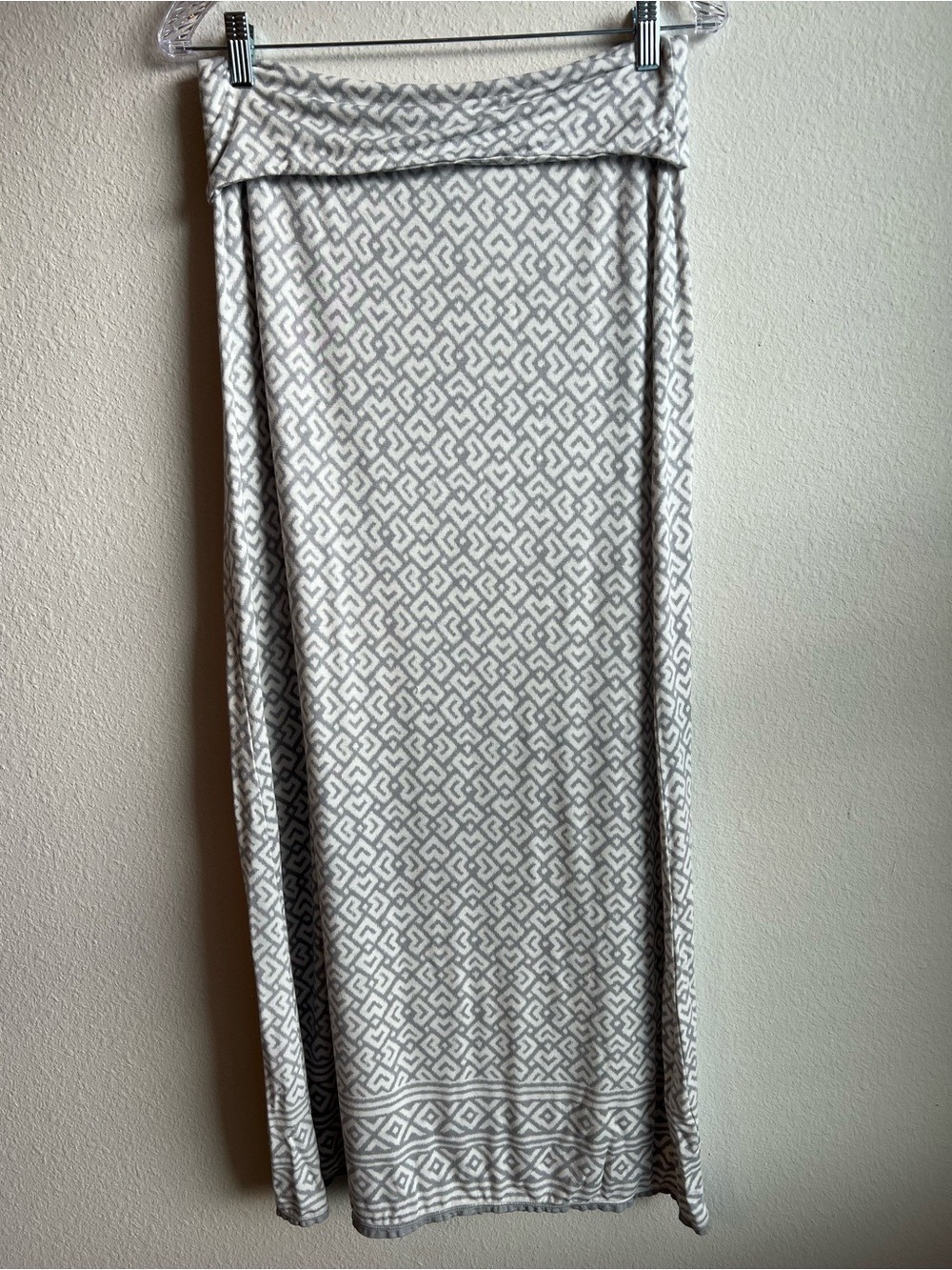 Max Studio Gray and White Patterned Fold-Over Waist Maxi Skirt